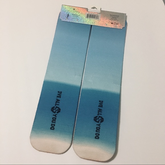 Simply Southern Beach Hair And I don’t Care Socks - Picture 4 of 4